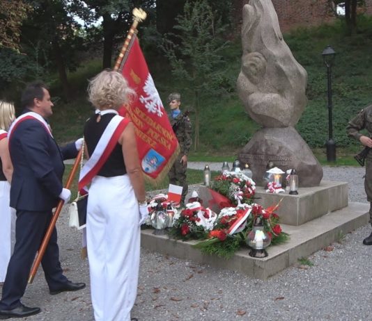 UPAMIĘTNILI PODPISANIE POROZUMIEŃ SIERPNIOWYCH – UROCZYSTOŚĆ PATRIOTYCZNA W SANDOMIERZU