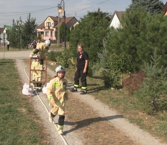 NIEZWYKŁE ZAWODY W SUCHORZOWIE – PIERWSZA RYWALIZACJA DZIECIĘCYCH I MŁODZIEŻOWYCH DRUŻYN POŻARNICZYCH