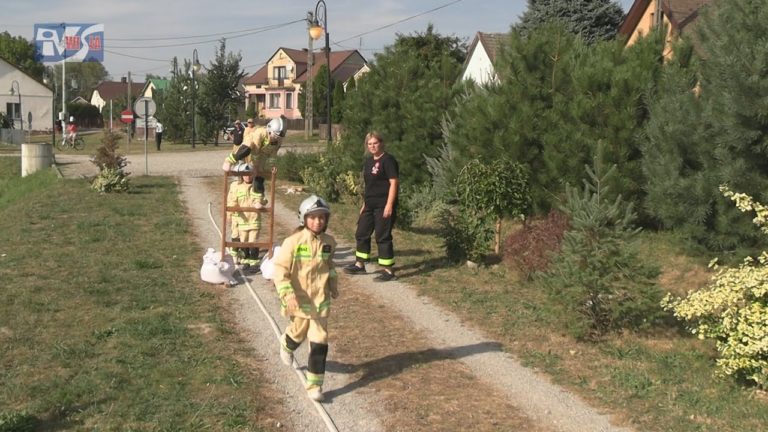 NIEZWYKŁE ZAWODY W SUCHORZOWIE – PIERWSZA RYWALIZACJA DZIECIĘCYCH I MŁODZIEŻOWYCH DRUŻYN POŻARNICZYCH