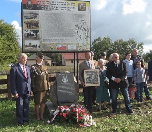 UPAMIĘTNILI LEGENDARNĄ PRZEPRAWĘ PRZEZ WISŁĘ – UROCZYSTOŚĆ PATRIOTYCZNA W BARANOWIE SANDOMIERSKIM