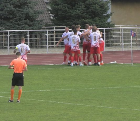 TRZY PUNKTY ZOSTAŁY W SANDOMIERZU – PIŁKARZE WISŁY POKONALI ŚWIT ĆMIELÓW