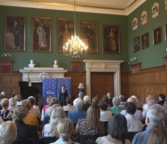 MUZYKA Z ENERGIĄ POWRÓCIŁA – PIOSENKI EWY DEMARCZYK W ZAMKU TARNOWSKICH