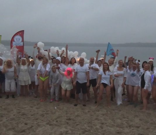 CHARYTATYWNA KĄPIEL O WSCHODZIE SŁOŃCA – ZAKOŃCZENIE DRUGIEJ EDYCJI „JEZIORA ANIOŁÓW”