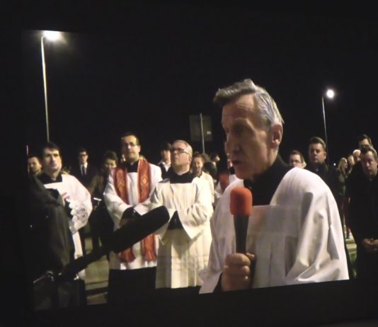 „Z NIEBEM W SERCU” – PREMIERA FILMU O KSIĘDZU PRAŁACIE MICHALE JÓZEFCZYKU