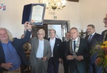 AMBASADOR KRZEMIENIA PASIASTEGO DOCENIONY – CEZARY ŁUTOWICZ HONOROWYM OBYWATELEM MIASTA SANDOMIERZA