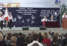 ĆWIERĆ WIEKU WĘDRÓWKI Z PATRONEM – JUBILEUSZ W SZKOLE PODSTAWOWEJ NR 2 W GORZYCACH