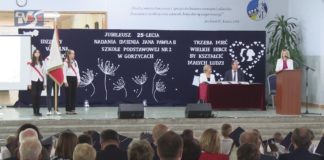 ĆWIERĆ WIEKU WĘDRÓWKI Z PATRONEM – JUBILEUSZ W SZKOLE PODSTAWOWEJ NR 2 W GORZYCACH