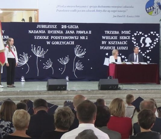 ĆWIERĆ WIEKU WĘDRÓWKI Z PATRONEM – JUBILEUSZ W SZKOLE PODSTAWOWEJ NR 2 W GORZYCACH