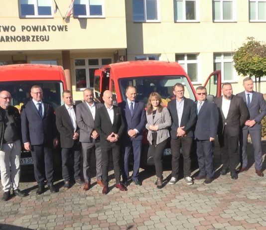 BĘDZIE WYGODNIEJ I BEZPIECZNIEJ – NOWE SAMOCHODY DLA PLACÓWEK Z POWIATU TARNOBRZESKIEGO