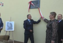 UPAMIĘTNILI ZASŁUŻONĄ NAUCZYCIELKĘ – SZKOLNE ŚWIĘTO W FURMANACH