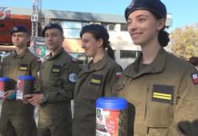 ZBIERALI PIENIĄDZE NA SZTANDAR – AKCJA OBYWATELSKA W NOWEJ DĘBIE