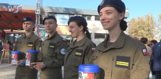 ZBIERALI PIENIĄDZE NA SZTANDAR – AKCJA OBYWATELSKA W NOWEJ DĘBIE