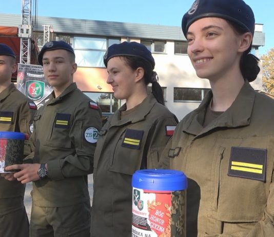 ZBIERALI PIENIĄDZE NA SZTANDAR – AKCJA OBYWATELSKA W NOWEJ DĘBIE