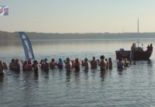 MORSY ROZPOCZĘŁY KOLEJNY SEZON – INAUGURACYJNA KĄPIEL W JEZIORZE TARNOBRZESKIM