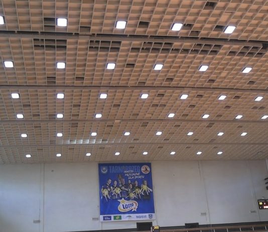 TARNOBRZESKA HALA WRESZCIE SIĘ DOCZEKAŁA – OŚWIETLENIE ZOSTAŁO WYMIENIONE