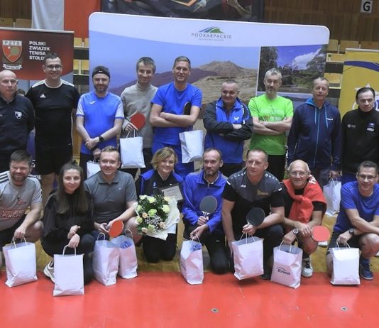 MISTRZOSTWA POLSKI W TARNOBRZEGU – DZIENNIKARZE GRALI W TENISA STOŁOWEGO