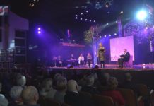 „JESIENNA ZADUMA” NA SCENIE – TARNOBRZESCY SENIORZY PRZYGOTOWALI SPEKTAKL