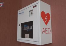 PRZEKAZALI SPRZĘT RATUJĄCY ŻYCIE – KOLEJNE DEFIBRYLATORY W TARNOBRZESKICH PLACÓWKACH