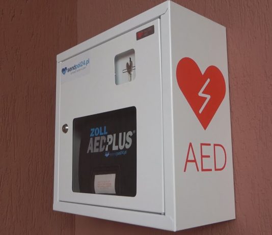 PRZEKAZALI SPRZĘT RATUJĄCY ŻYCIE – KOLEJNE DEFIBRYLATORY W TARNOBRZESKICH PLACÓWKACH
