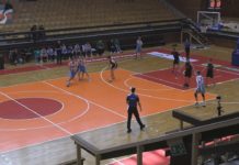 WYRÓWNANY MECZ W TARNOBRZEGU – KOSZYKARZE SIARKI PRZEGRALI Z DRUŻYNĄ ZE STALOWEJ WOLI