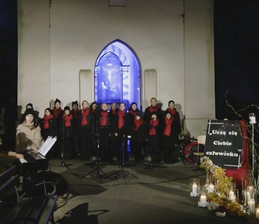 TRADYCYJNE MIECHOCIŃSKIE ZADUSZKI – SPEKTAKL NA STARYM CMENTARZU NA PIASKACH