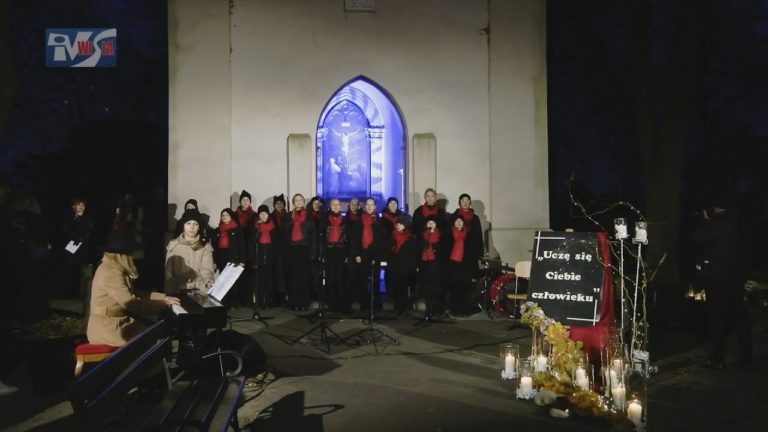 TRADYCYJNE MIECHOCIŃSKIE ZADUSZKI – SPEKTAKL NA STARYM CMENTARZU NA PIASKACH
