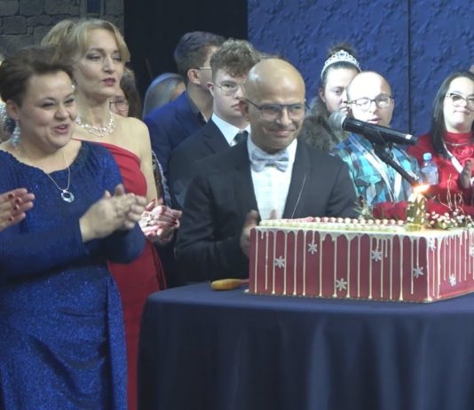 BAJKOWY FINAŁ W TARNOBRZEGU – „CHOINKA ŻYCZEŃ” ZNÓW ZACHWYCIŁA I POŁĄCZYŁA POKOLENIA