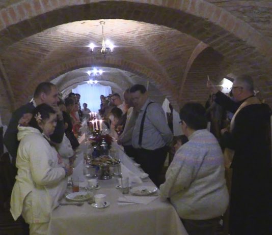 TRADYCJA ZOSTAŁA PODTRZYMANA – W TARNOBRZEGU ZASIEDLI PRZY WIGILIJNYM STOLE