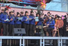 WSPÓLNE OCZEKIWANIE NA ŚWIĘTA – BETLEJEMSKIE ŚWIATŁO POKOJU DOTARŁO DO NOWEJ DĘBY