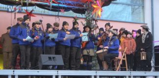 WSPÓLNE OCZEKIWANIE NA ŚWIĘTA – BETLEJEMSKIE ŚWIATŁO POKOJU DOTARŁO DO NOWEJ DĘBY