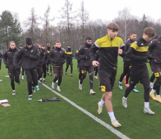 PIŁKARZE PO PIERWSZYM TRENINGU – SIARKA TARNOBRZEG ROZPOCZĘŁA PRZYGOTOWANIA