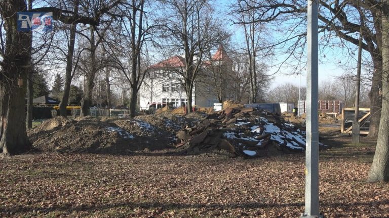 WYCZEKIWANA CHWILA W MIECHOCINIE – PRZY SZKOLE POWSTAJE SALA GIMNASTYCZNA