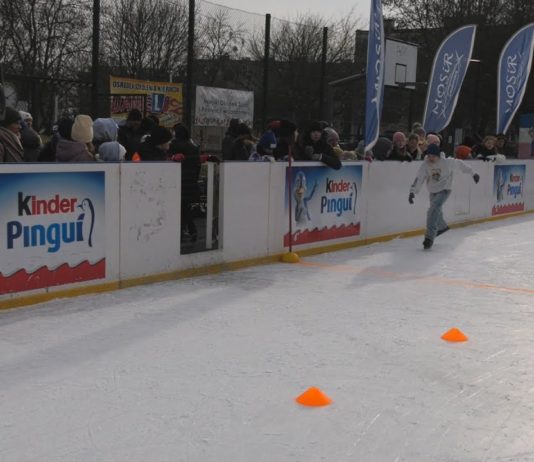 RYWALIZACJA NA LODOWISKU – ŁYŻWIARZE ŚCIGALI SIĘ W SANDOMIERZU