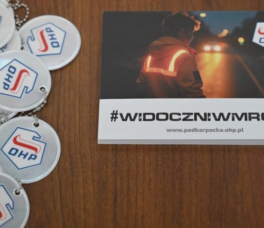 WIDOCZNI W MROKU – W TARNOBRZEGU ZACHĘCALI DO KORZYSTANIA Z ODBLASKÓW