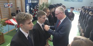 ŚLUBOWANIE ELITARNEJ KLASY – PODNIOSŁA UROCZYSTOŚĆ W TARNOBRZESKIEJ „PRYMASÓWCE”