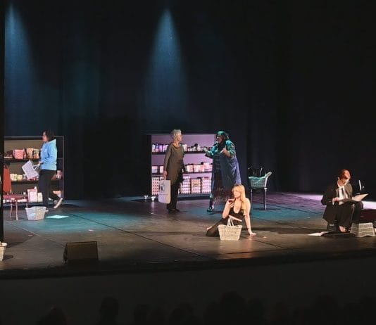 „KONIEC ŚWIATA” NA SCENIE – SPEKTAKL TEATRU DRAMATYCZNEGO SANDOMIERSKIEGO CENTRUM KULTURY