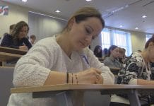 ZMAGANIA Z PUŁAPKAMI JĘZYKOWYMI – MIEJSKIE DYKTANDO W TARNOBRZEGU