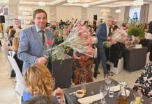 Z ŻYCZENIAMI DLA PAŃ – POWIATOWY DZIEŃ KOBIET W DWIKOZACH