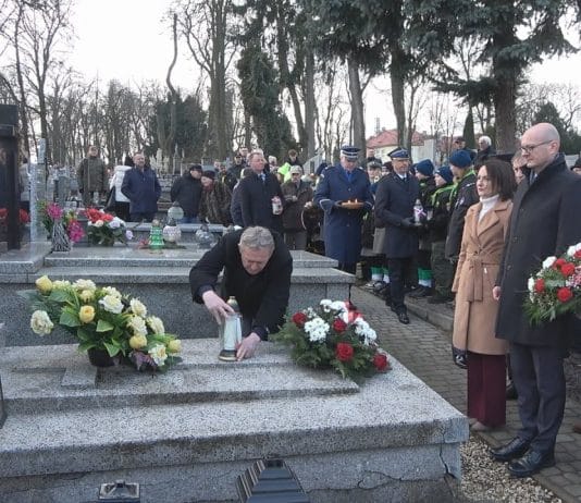 DBAJĄ O PAMIĘĆ O ŻOŁNIERZACH WYKLĘTYCH – SANDOMIERZ ODDAŁ HOŁD BOHATEROM