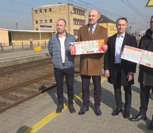 POCIĄGIEM Z KIELC DO SANDOMIERZA – WRÓCIŁO STAŁE POŁĄCZENIE KOLEJOWE