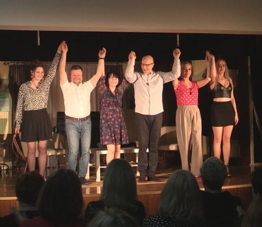 DZIEŃ KOBIET Z TEATREM – PANIE Z GMINY GRĘBÓW ŚWIĘTOWAŁY