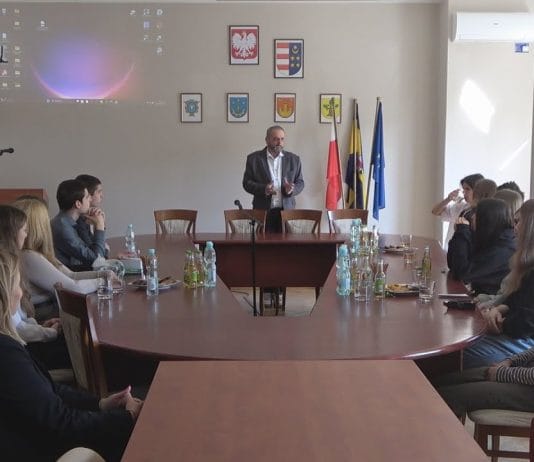 MŁODZIEŻ ZAPROSZONA DO PROMOCJI SZKÓŁ – NOWA PROPOZYCJA STAROSTWA POWIATOWEGO W TARNOBRZEGU
