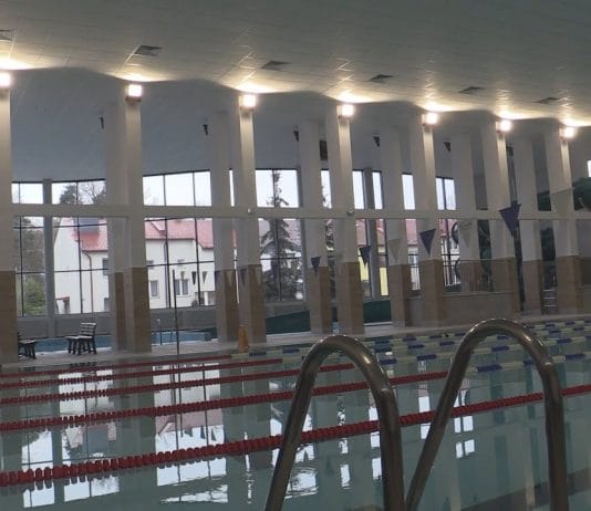 BASEN W NOWEJ OSŁONIE – KRYTA PŁYWALNIA W TARNOBRZEGU ZOSTAŁA ZMODERNIZOWANA