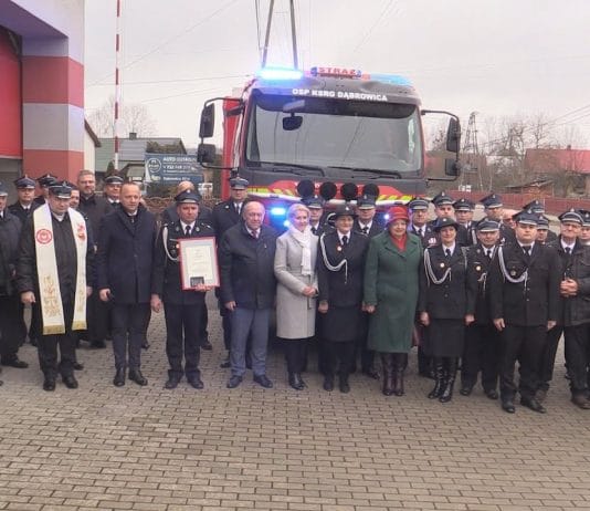 STRAŻACKIE ŚWIĘTO W DĄBROWICY – OCHOTNICY MAJĄ NOWY SAMOCHÓD