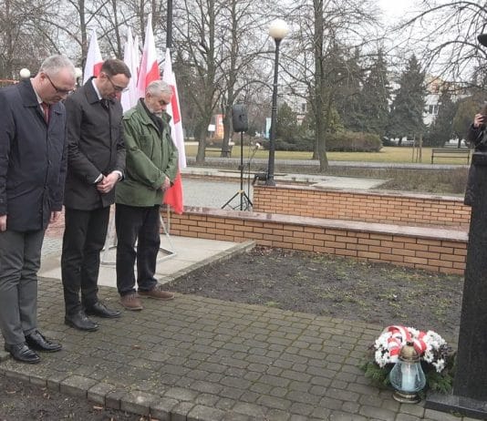 PAMIĘTALI O SWOICH BOHATERACH – W TARNOBRZEGU UPAMIĘTNILI ŻOŁNIERZY WYKLĘTYCH