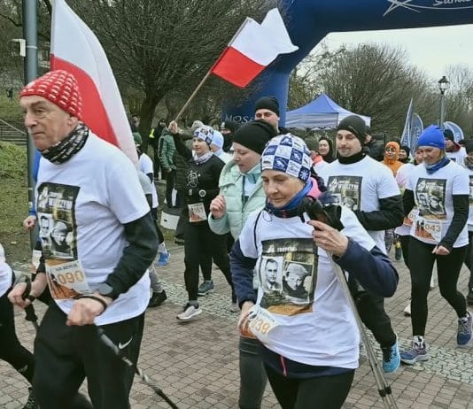 POBIEGLI I UPAMIĘTNILI ŻOŁNIERZY – TROPEM WILCZYM W SANDOMIERZU