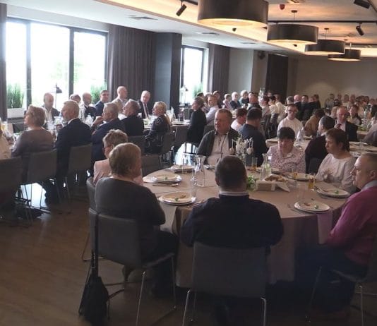 ZASIEDLI PRZY WSPÓLNYM STOLE – WYJĄTKOWE ŚNIADANIE WIELKANOCNE W TARNOBRZEGU