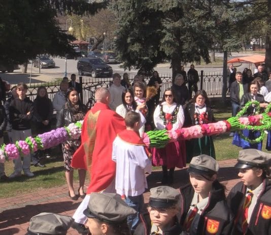 TRADYCJA ZOSTAŁA PODTRZYMANA – BARWNA NIEDZIELA PALMOWA W GRĘBOWIE