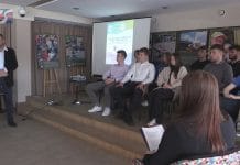 WSPÓLNA DROGA DO SUKCESU – DEBATA OŚWIATOWA W NOWEJ DĘBIE