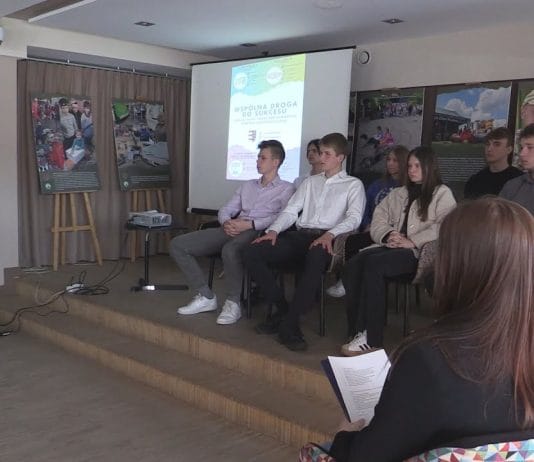WSPÓLNA DROGA DO SUKCESU – DEBATA OŚWIATOWA W NOWEJ DĘBIE